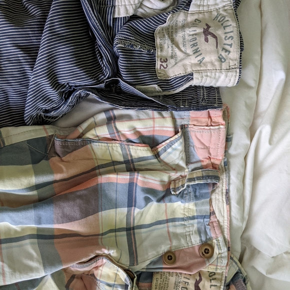 2 Hollister shorts - Picture 2 of 4